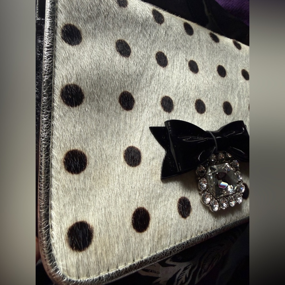 Elegant Polka Dot Handbag with Black Accents - Picture 7 of 8
